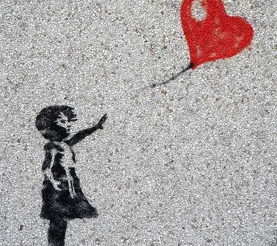 Ilustračný obrázok - graffiti zobrazúce dievčatko s odlietavajúcim balónom